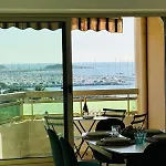 Beautiful Stunning View Of The Lion De Daire *