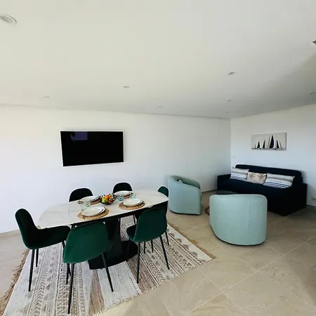 Beautiful Stunning View Of The Lion De Appartement